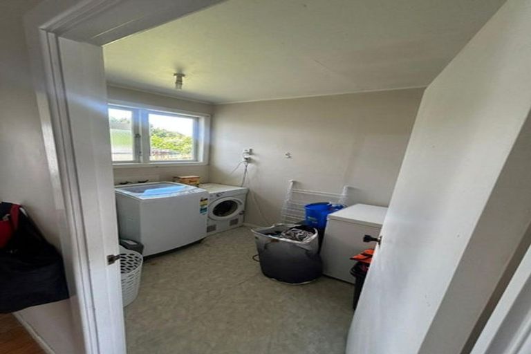 Photo of property in 4 Hereford Street, Te Atatu Peninsula, Auckland, 0610