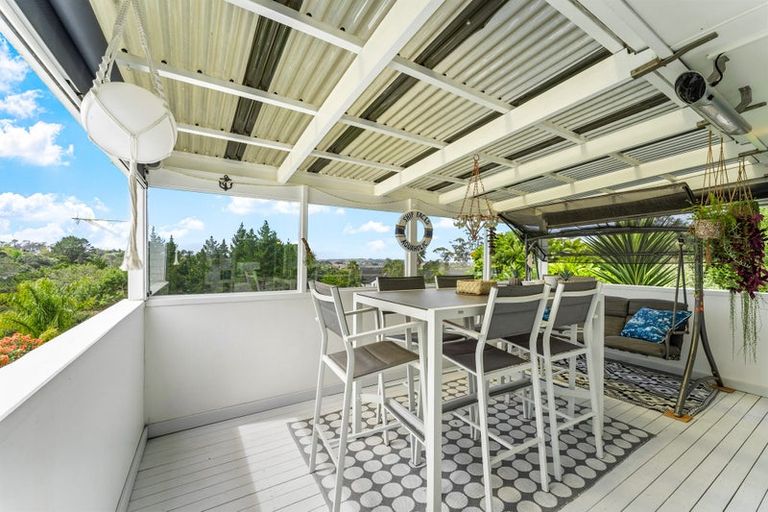 Photo of property in 1/4 Roberts Road, Matakatia, Whangaparaoa, 0930
