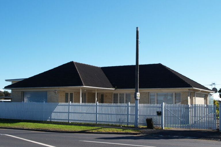 Photo of property in 403b Massey Road, Mangere East, Auckland, 2024