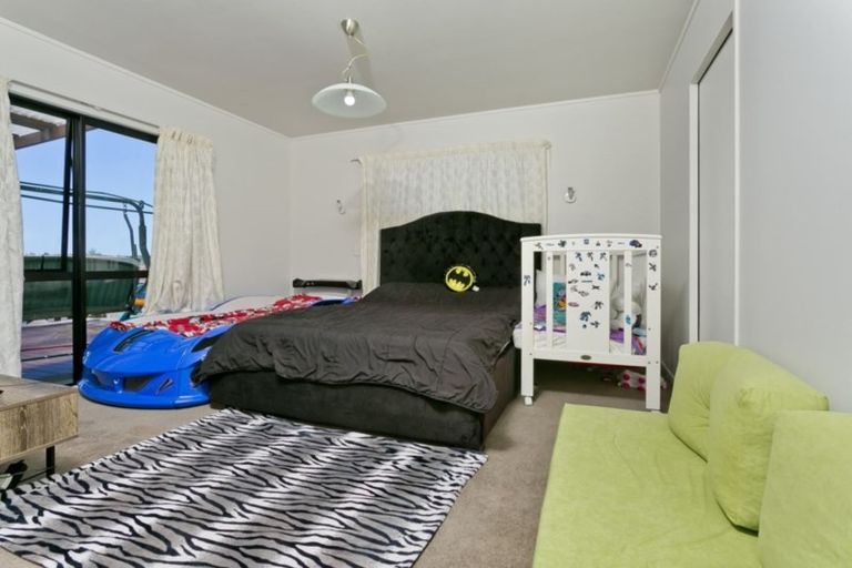 Photo of property in 10 Camilla Grove, Totara Vale, Auckland, 0629