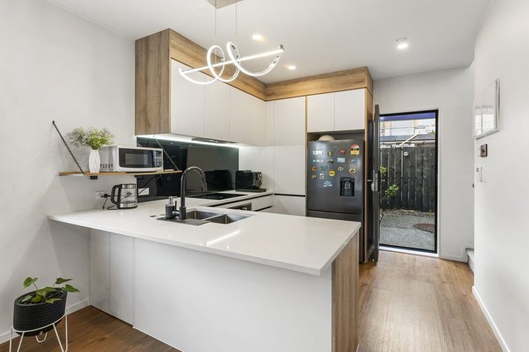 Photo of property in 7/69 Wharf Road, Te Atatu Peninsula, Auckland, 0610