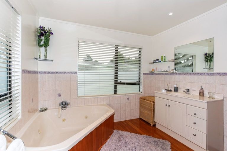 Photo of property in 325 Flat Bush School Road, Flat Bush, Auckland, 2019