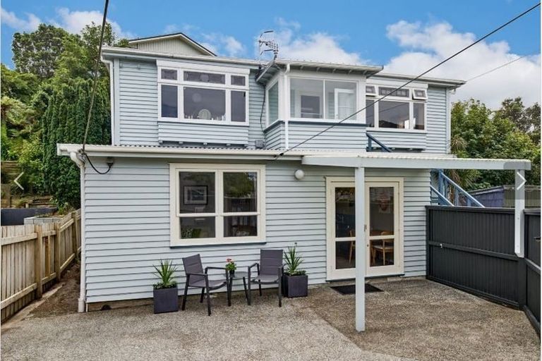 Photo of property in 10 Helen Street, Brooklyn, Wellington, 6021