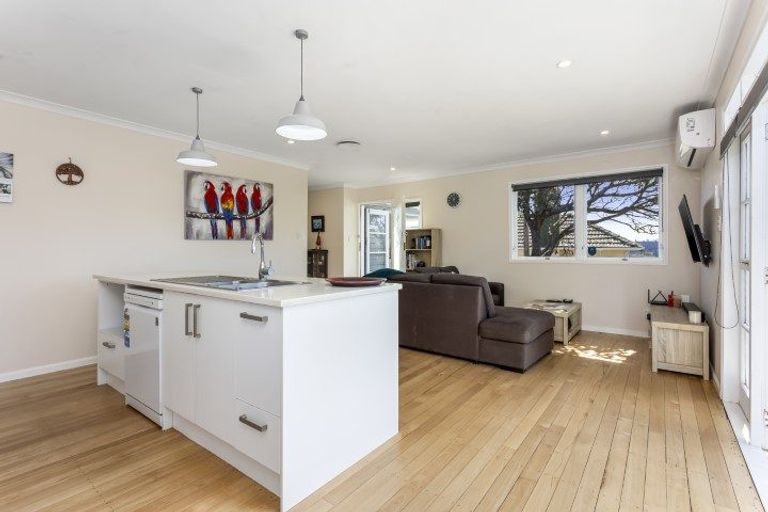 Photo of property in 1/176 Birkdale Road, Birkdale, Auckland, 0626