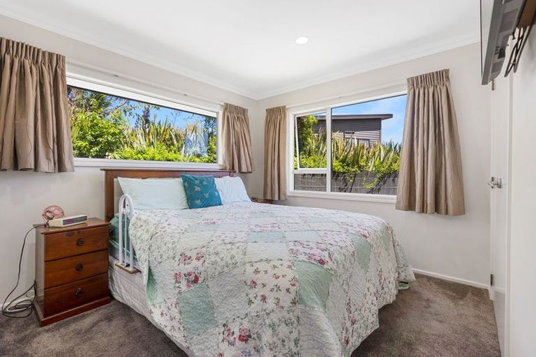 Photo of property in 7a Caledonia Place, Highlands Park, New Plymouth, 4312