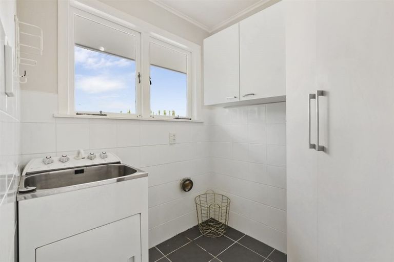 Photo of property in 1/24 Lyttelton Avenue, Forrest Hill, Auckland, 0620
