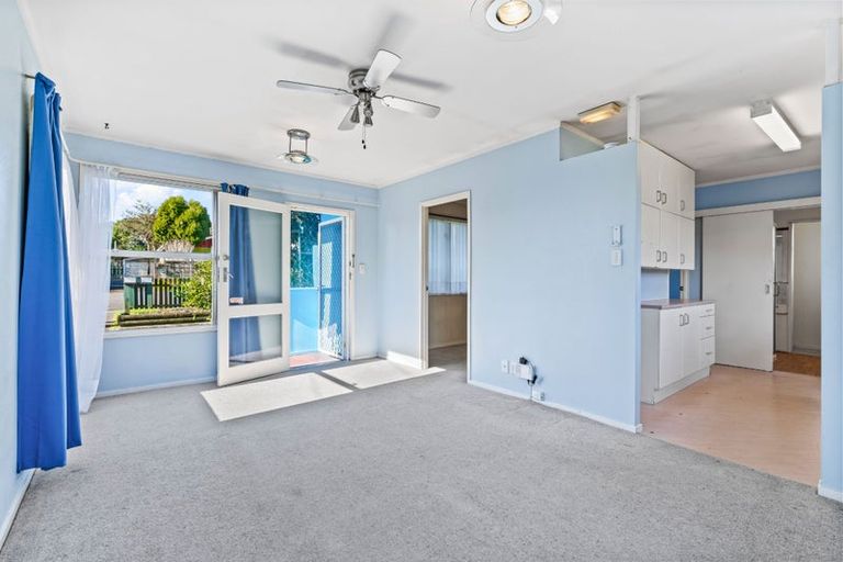 Photo of property in 1/12 Cresta Avenue, Beach Haven, Auckland, 0626