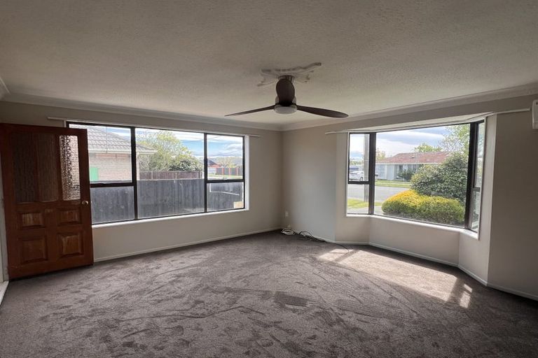 Photo of property in 1/135 Sawyers Arms Road, Northcote, Christchurch, 8052