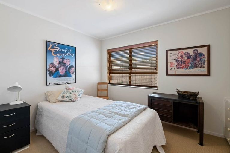 Photo of property in 8 West Hoe Road, Orewa, 0931