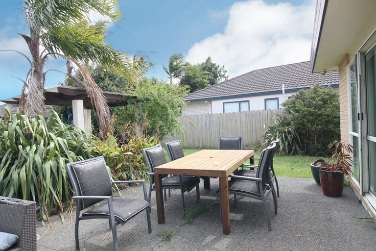 Photo of property in 12 Mellefont Close, East Tamaki Heights, Auckland, 2016