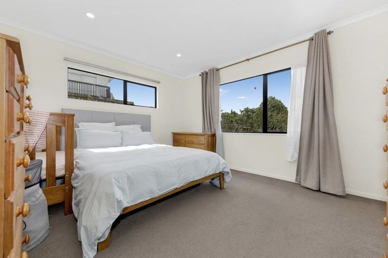 Photo of property in 2/312 Wairau Road, Glenfield, Auckland, 0629