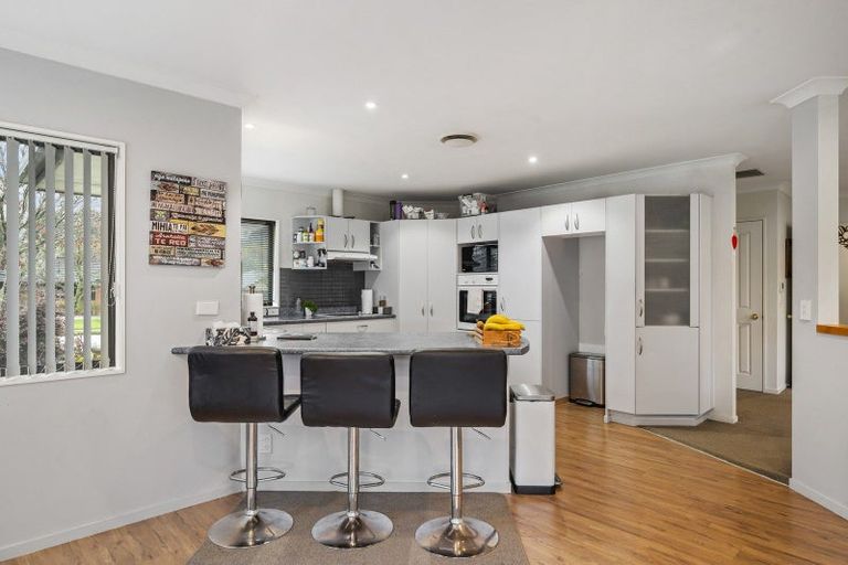 Photo of property in 21 Heaphy Place, Pukehangi, Rotorua, 3015