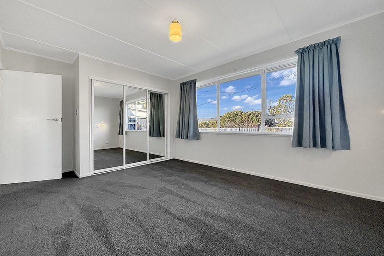 Photo of property in 14 Barclay Street, Newlands, Wellington, 6037