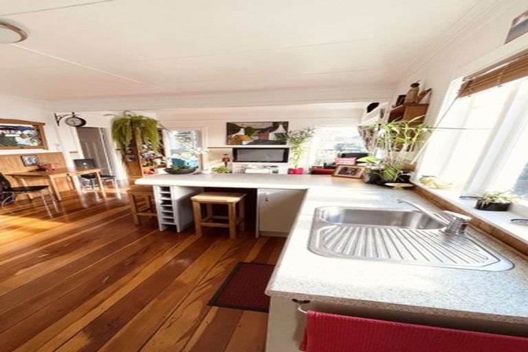 Photo of property in 9 Copley Street, New Lynn, Auckland, 0600