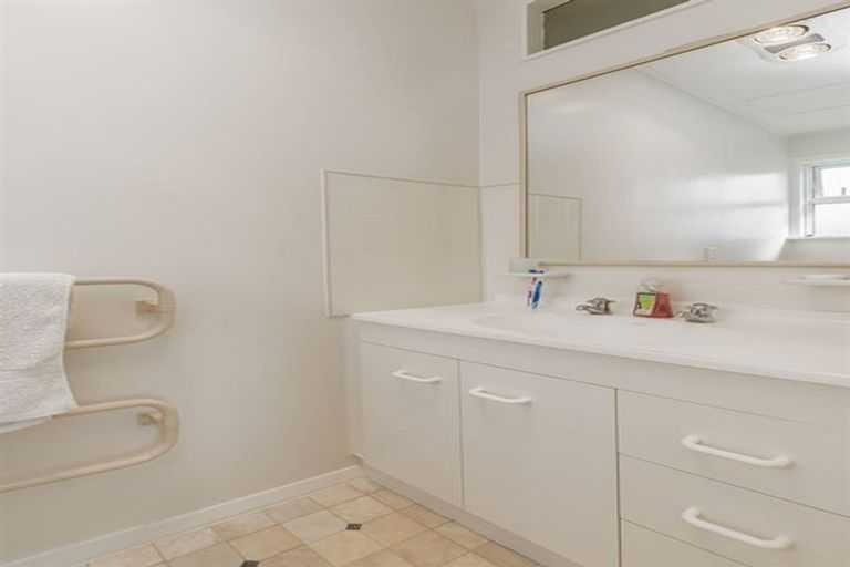 Photo of property in 353 Main Road, Tawa, Wellington, 5028