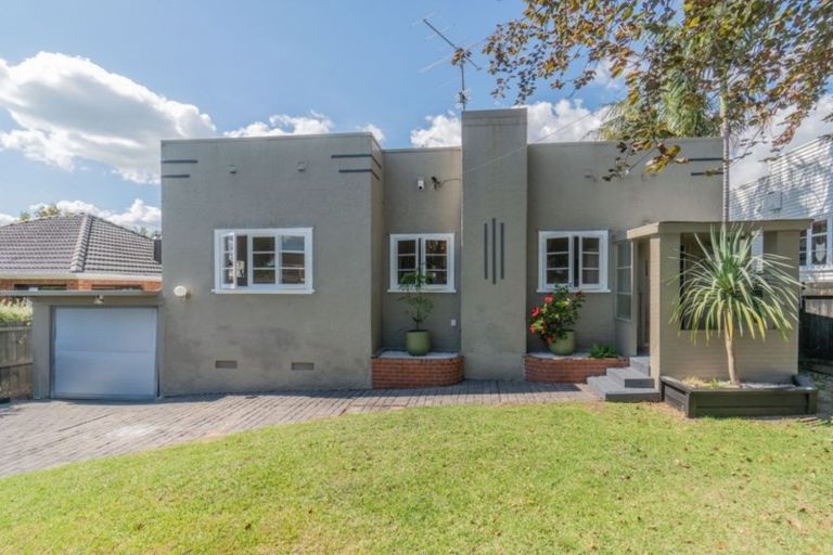 Photo of property in 24 Gardner Avenue, New Lynn, Auckland, 0600