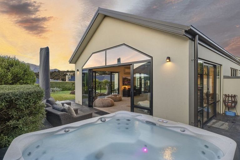 Photo of property in 47 Minaret Ridge, Wanaka, 9305