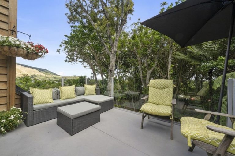 Photo of property in 1 Kakariki Grove, Waikanae, 5036