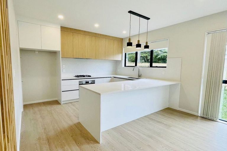 Photo of property in 30a Lowtherhurst Road, Massey, Auckland, 0614