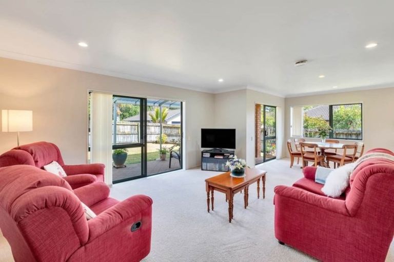 Photo of property in 81 Hillwell Drive, Henderson, Auckland, 0612
