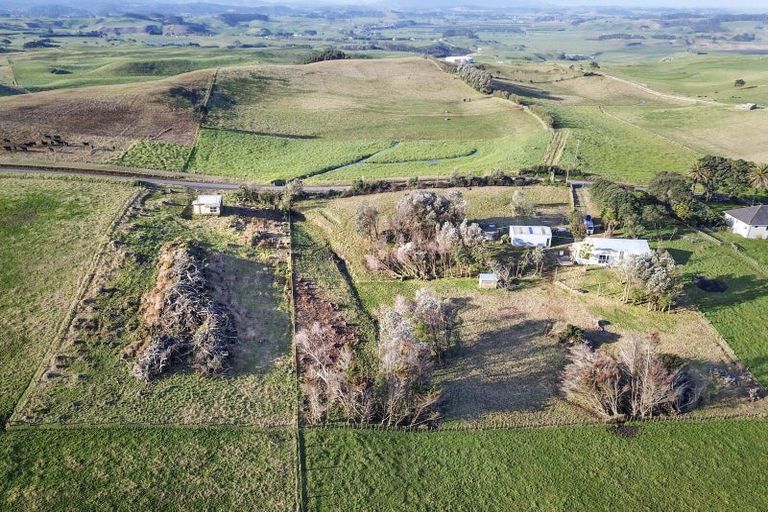 Photo of property in 210 Rehutai Road, Baylys Beach, Dargaville, 0377