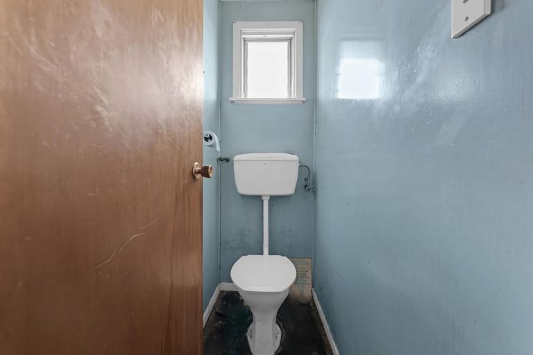 Photo of property in 12 Ozich Avenue, Te Atatu South, Auckland, 0610