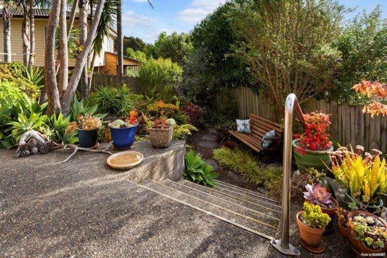 Photo of property in 4 Jelas Road, Red Beach, 0932