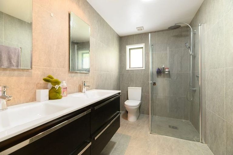 Photo of property in 107 Becroft Drive, Forrest Hill, Auckland, 0620