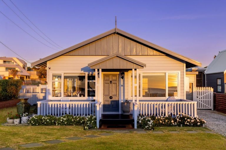 Photo of property in 96 Marine Parade, Paraparaumu Beach, Paraparaumu, 5032