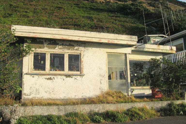 Photo of property in 122u2 Owhiro Bay Parade, Owhiro Bay, Wellington, 6023