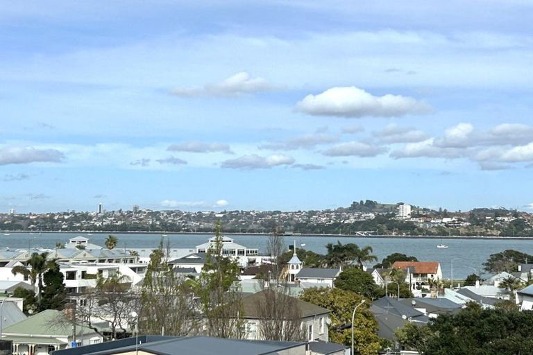 Photo of property in 2/9 Calliope Road, Devonport, Auckland, 0624