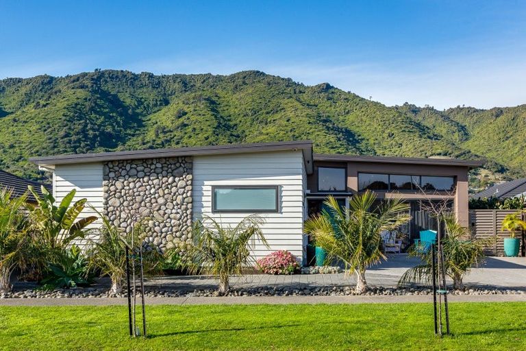 Photo of property in 80 Waipunahau Road, Waikanae, 5036