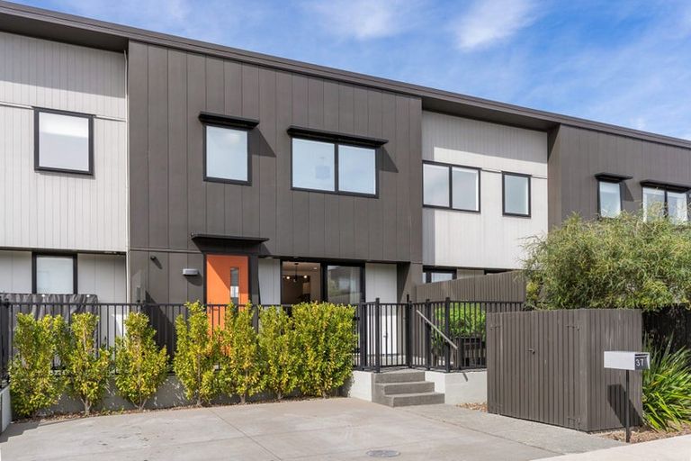 Photo of property in 37 Cessna Crescent, Mangere, Auckland, 2022