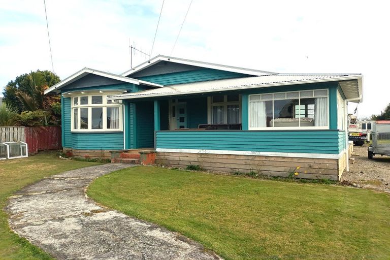 Photo of property in 50 Queen Street, Westport, 7825