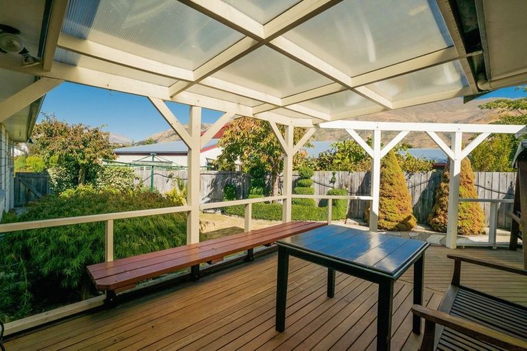 Photo of property in 8 Meadowstone Drive, Wanaka, 9305