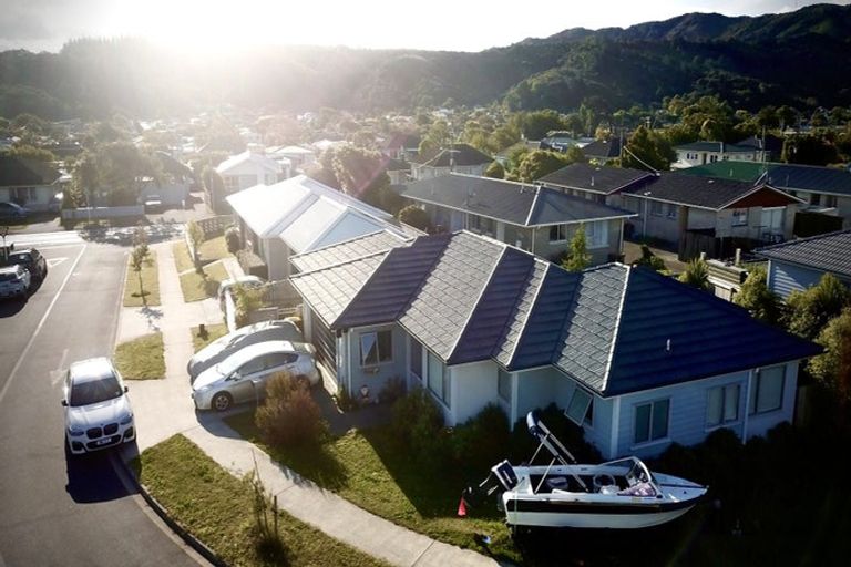 Photo of property in 3 Henrietta Maxwell Grove, Wainuiomata, Lower Hutt, 5014