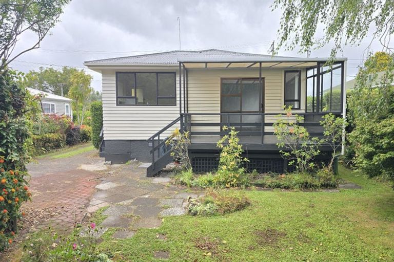 Photo of property in 16 Enderby Drive, Te Atatu Peninsula, Auckland, 0610