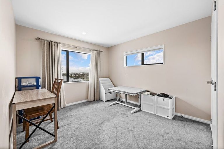 Photo of property in 11 Matisse Drive, West Harbour, Auckland, 0618