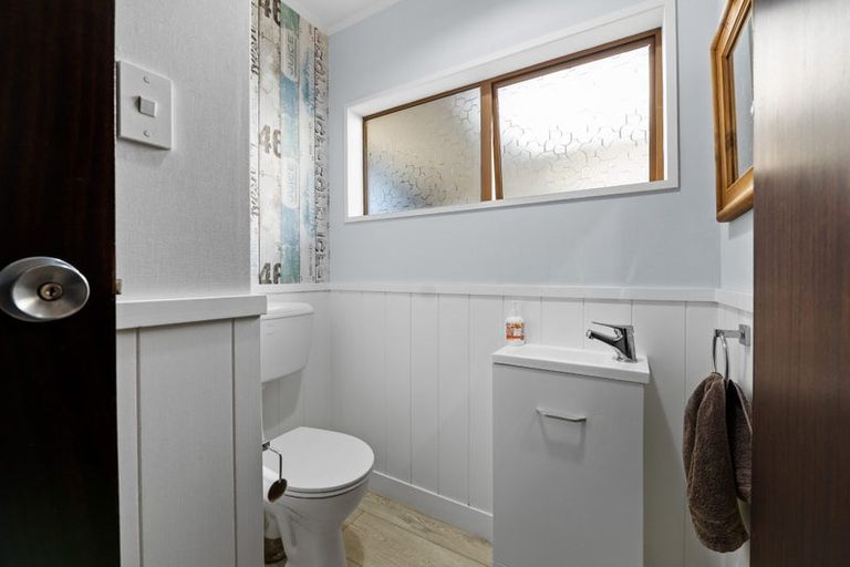 Photo of property in 15 Quin Crescent, Hawera, 4610