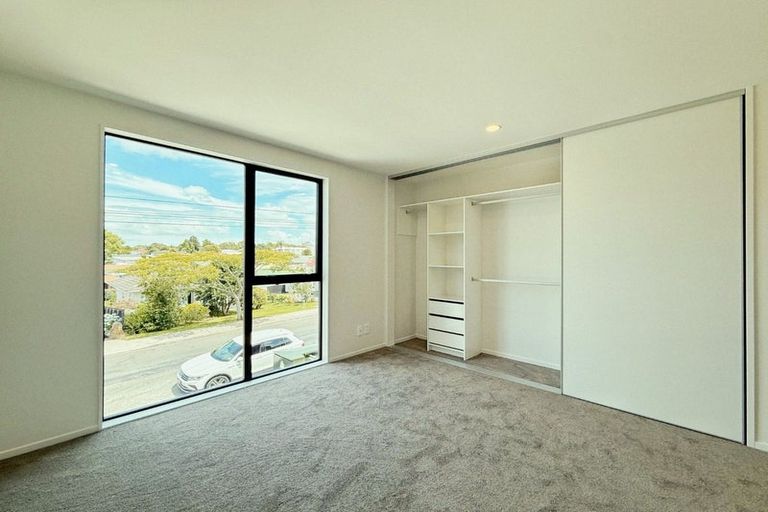 Photo of property in 4a Roberts Road, Matakatia, Whangaparaoa, 0930