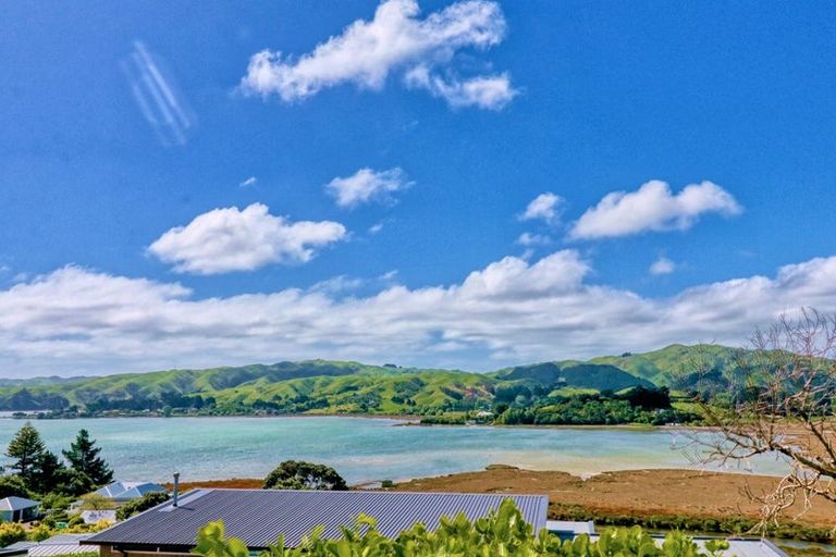 Photo of property in 39 Lanyon Place, Whitby, Porirua, 5024