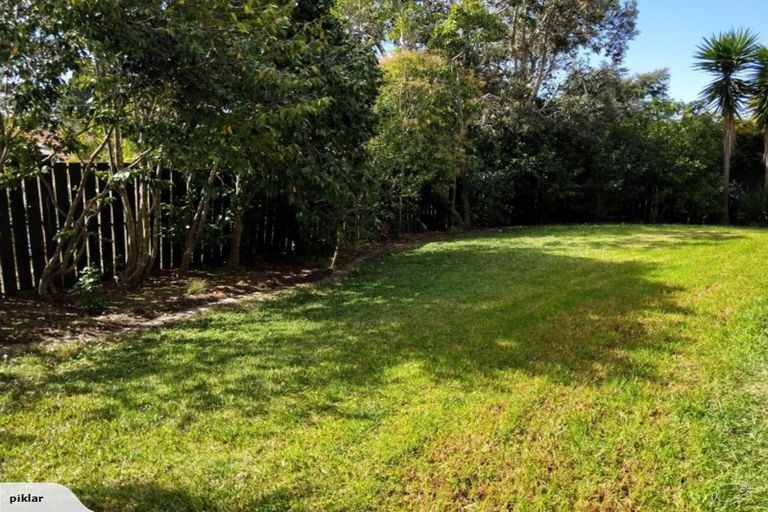 Photo of property in 8a Holiday Road, Stanmore Bay, Whangaparaoa, 0932