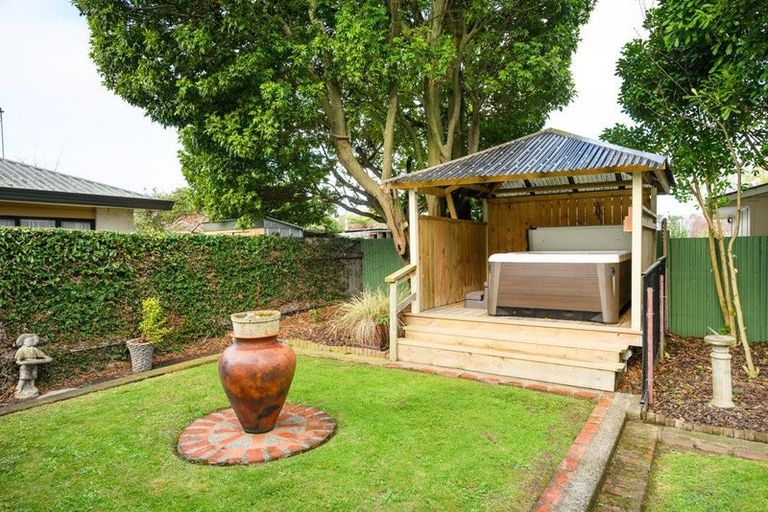 Photo of property in 74 Pitama Road, Awapuni, Palmerston North, 4412