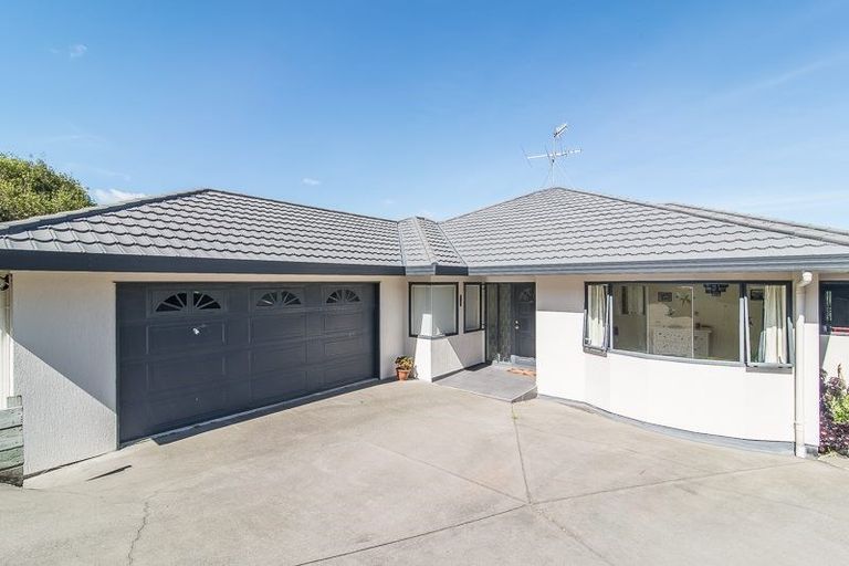 Photo of property in 54 Kakariki Grove, Waikanae, 5036