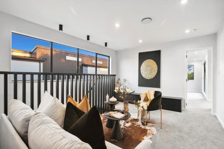 Photo of property in 22 Pukeko Road, Hobsonville, 0616