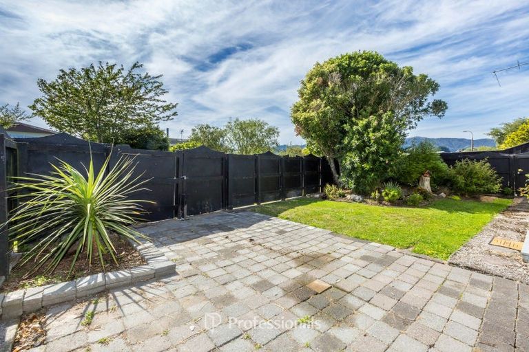 Photo of property in 2/23 Roband Crescent, Brown Owl, Upper Hutt, 5018