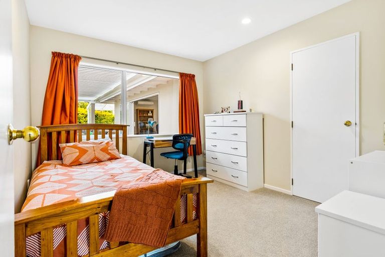 Photo of property in 22 Ballini Rise, West Harbour, Auckland, 0618