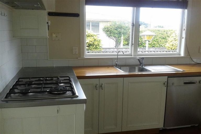 Photo of property in 5 Trafalgar Street, Westown, New Plymouth, 4310