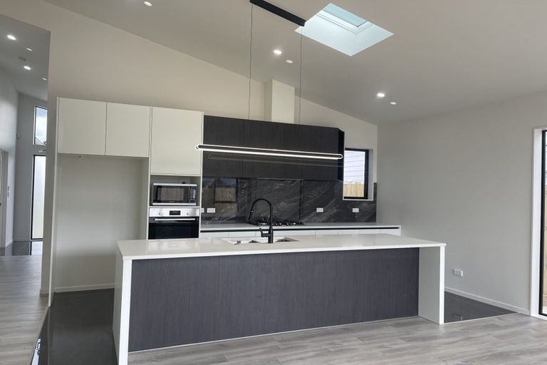 Photo of property in 17 Cronshaw Road, Karaka, 2113