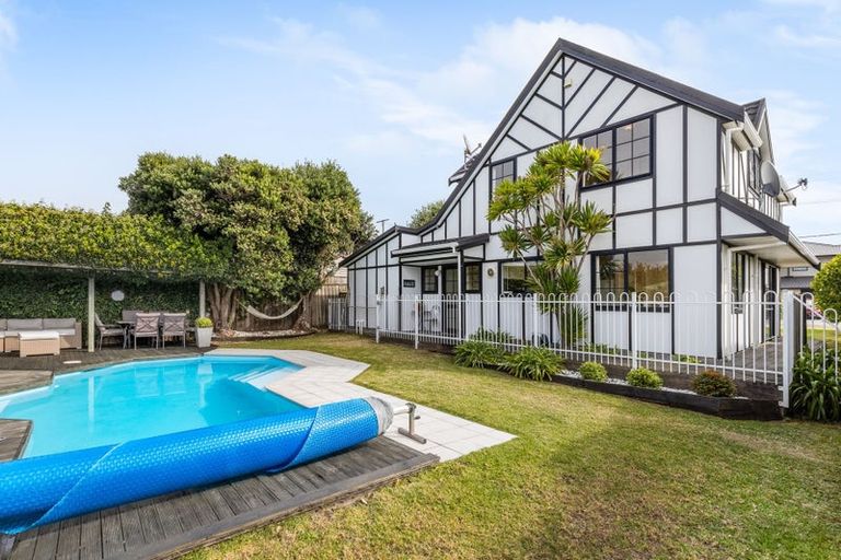 Photo of property in 129 Seaview Road, Paraparaumu Beach, Paraparaumu, 5032